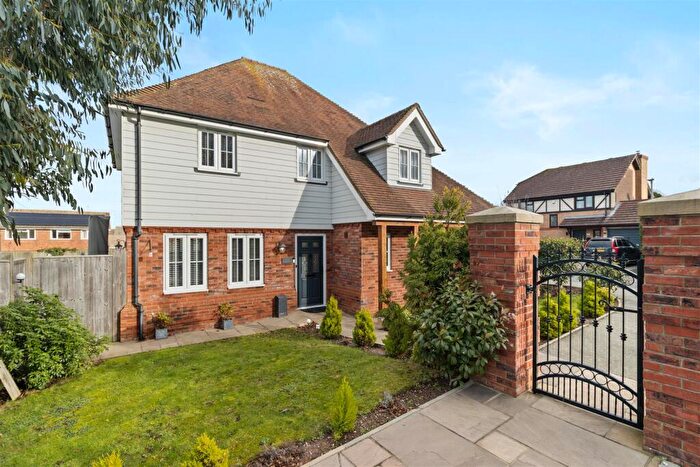 4 Bedroom Detached House For Sale In Oak Fields, Hailsham, BN27