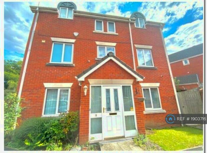 4 Bedroom Semi-Detached House To Rent In Stockport, Stockport, SK2