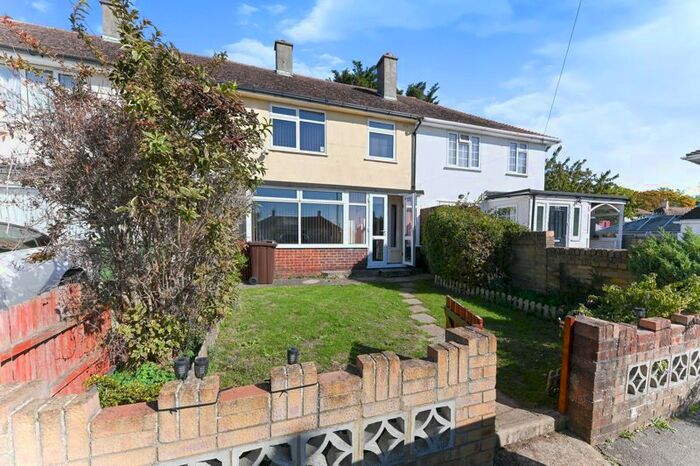 3 Bedroom Terraced House To Rent In Newbolt Road, PO6