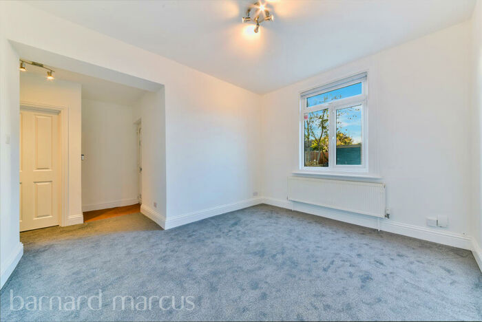 3 Bedroom Maisonette To Rent In Sydenham Road, Croydon, CR0