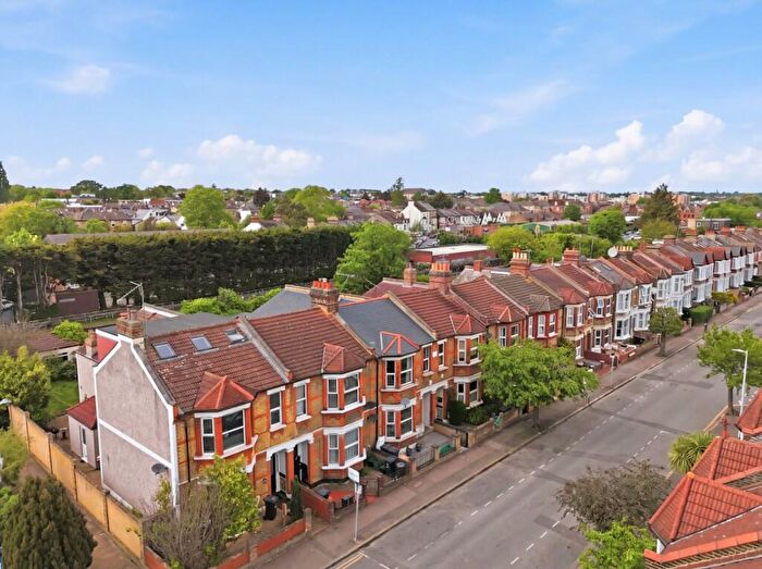3 Bedroom Apartment For Sale In Pulteney Road, London, E18