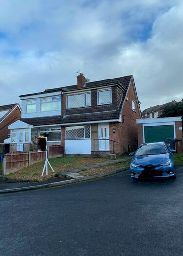 3 Bedroom Semi-Detached House To Rent In Lynmouth Close, Oldham, OL9