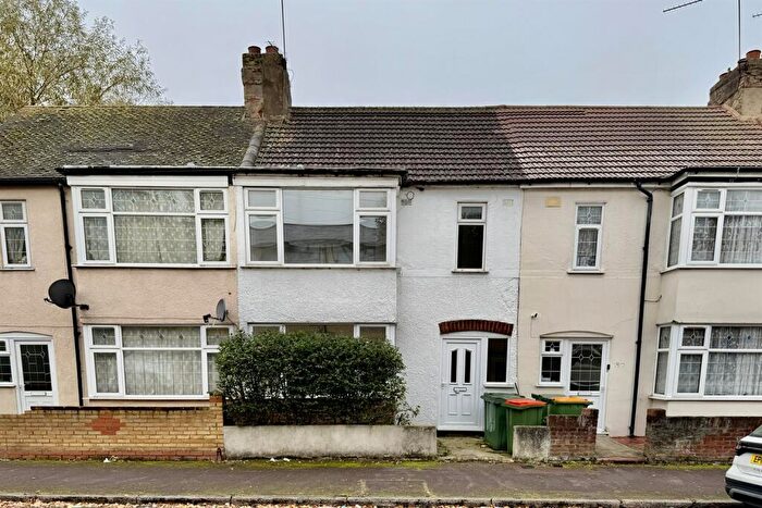 2 Bedroom House To Rent In Grantham Road, Manor Park, E12