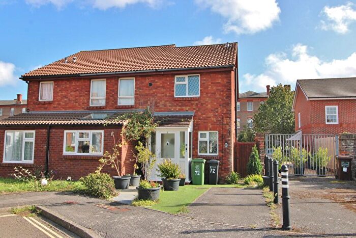 2 Bedroom End Of Terrace House For Sale In Lidiard Gardens, Southsea, PO4