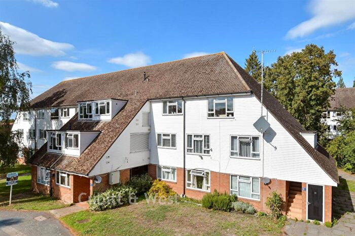 1 Bedroom Flat For Sale In Levett Road, Leatherhead, Surrey, KT22