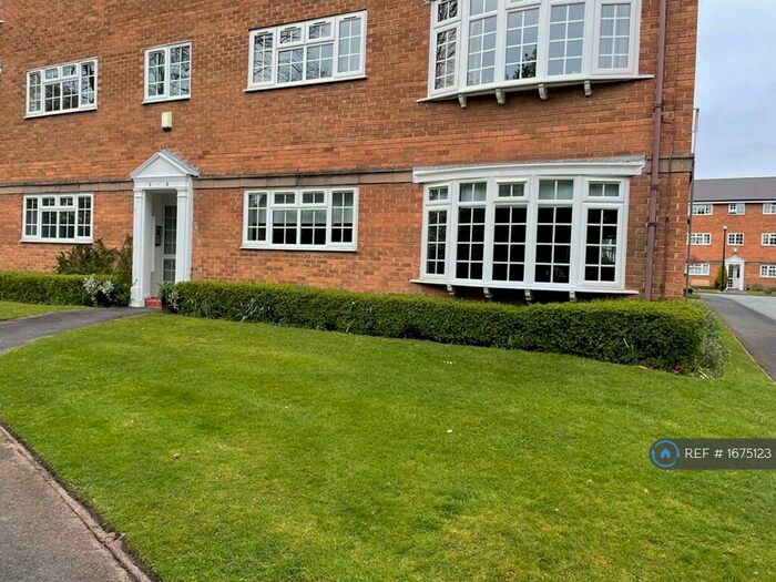 2 Bedroom Flat To Rent In Pinewood Court, Sale, M33