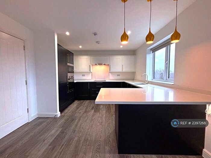 2 Bedroom Flat To Rent In Pendlebury, Manchester, M27