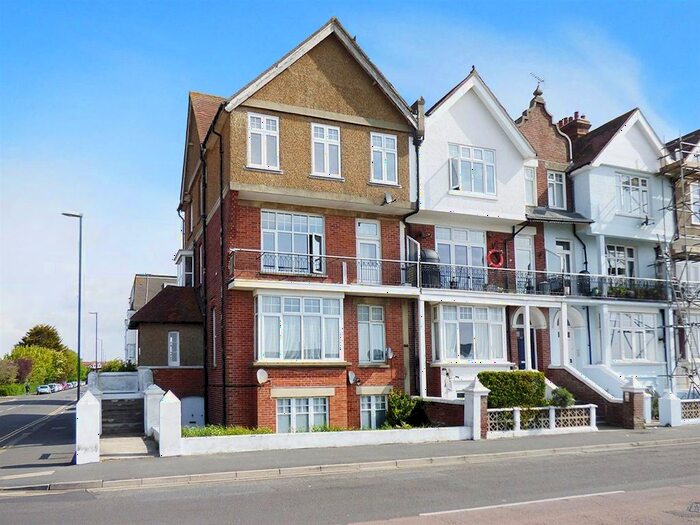 3 Bedroom Flat To Rent In South Terrace, Littlehampton, BN17