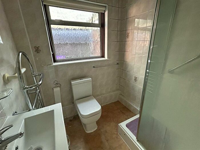 3 Bedroom Chalet For Sale In Ashingdon Road, Rochford, SS4