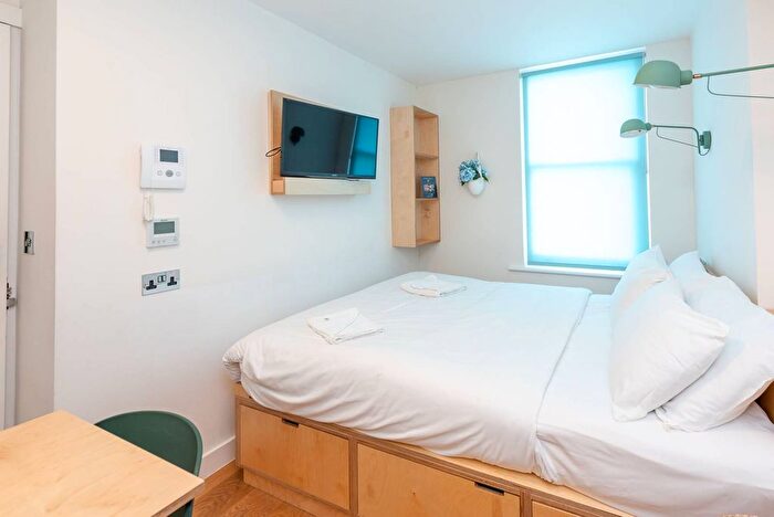 1 Bedroom Flat To Rent In Philbeach Gardens, Earls Court, London, SW5