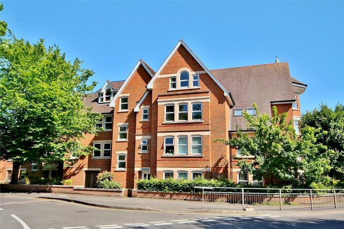 2 Bedroom Flat To Rent In Constitution Hill, Woking, Surrey, GU22