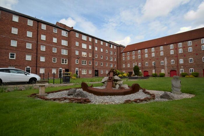 1 Bedroom Flat To Rent In Pease Court, High Street, Hull, East Yorkshire, HU1