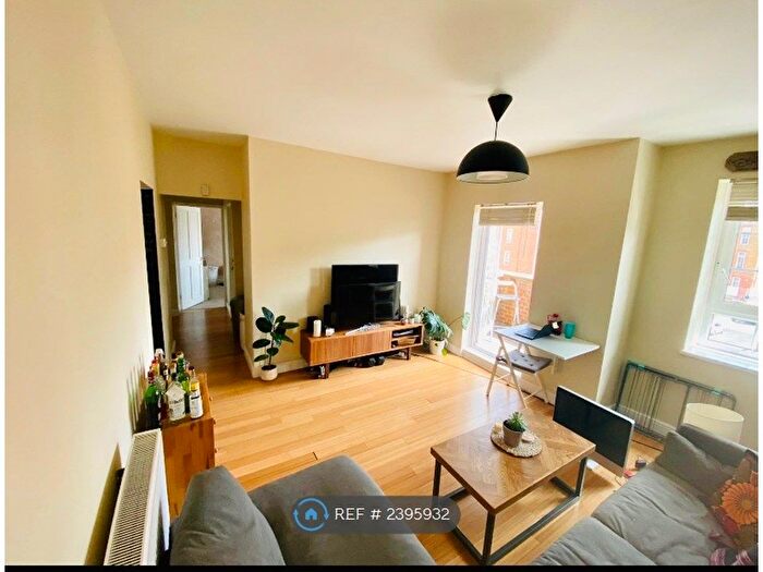 3 Bedroom Flat To Rent In Greatorex Street, London, E1