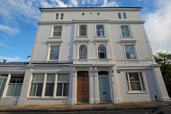 1 Bedroom Flat To Rent In Onslow Road, Richmond, TW10