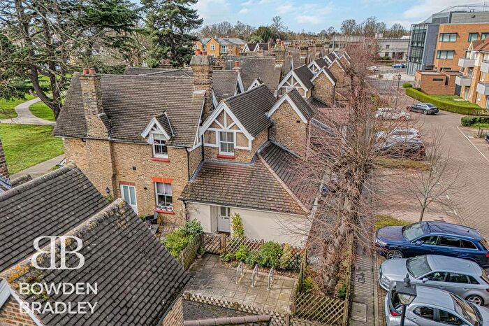 2 Bedroom Flat For Sale In Thomas Barnardo Way, Barkingside, IG6