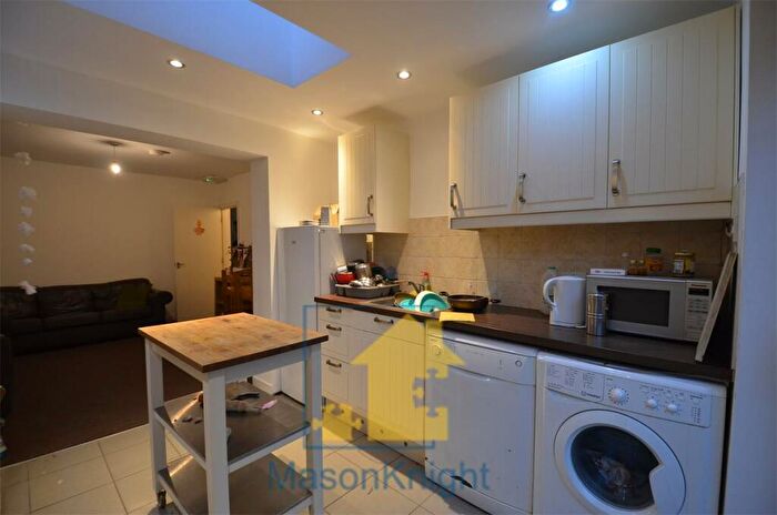 5 Bedroom Semi-Detached House To Rent In Lodgehill Road Selly Oak, B29