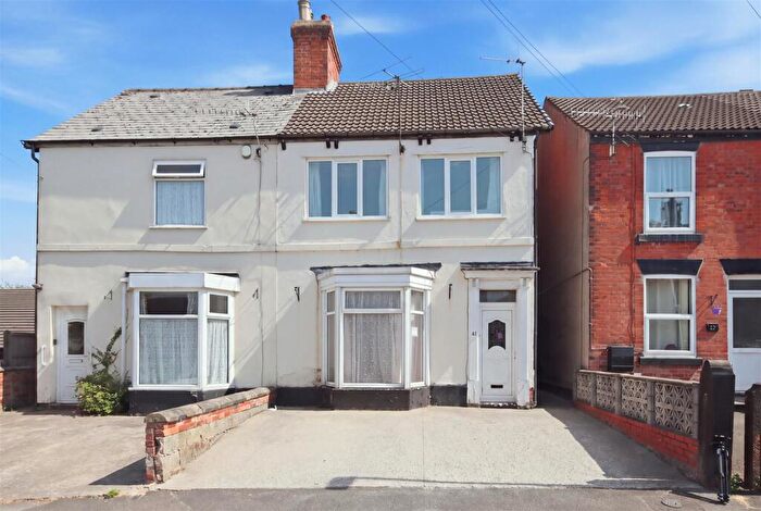 3 Bedroom Semi-Detached House For Sale In Queen Street, Chesterfield, S40