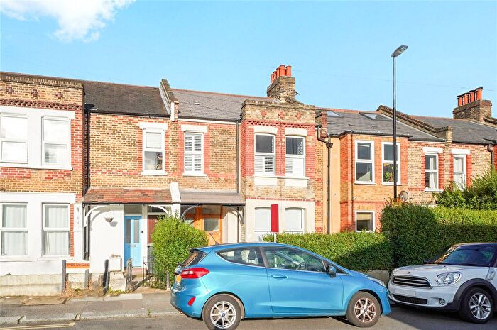 2 Bedroom Flat To Rent In Holdenby Road, London, SE4