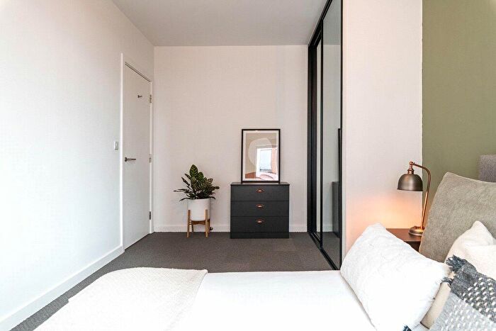 2 Bedroom Apartment To Rent In Broadside, Oldham Walk, M4