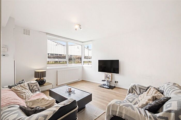 1 Bedroom Flat For Sale In Victoria Villas, Richmond, TW9