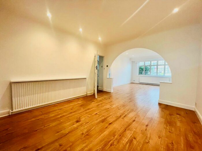 3 Bedroom End Of Terrace House To Rent In Orchard Avenue, CR0