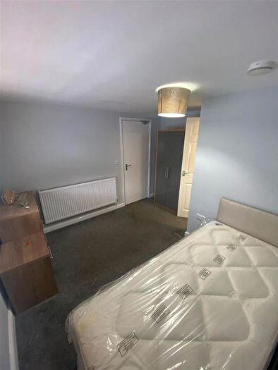 3 Bedroom House To Rent In Main Street, Huthwaite, NG17