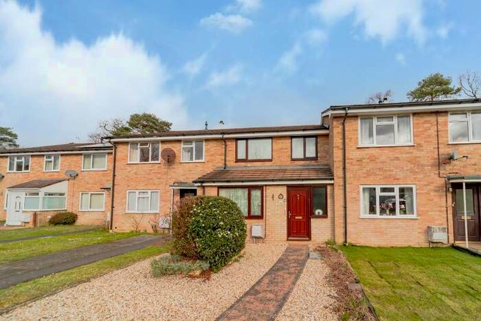 3 Bedroom Property For Sale In Hangar Road Tadley, RG26