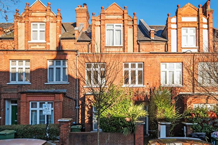 3 Bedroom Flat To Rent In Agincourt Road, London, NW3