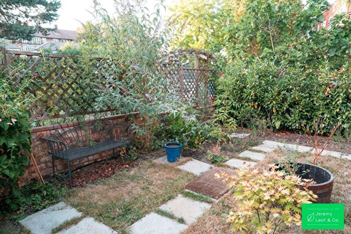 2 Bedroom Cottage To Rent In Red Lion Hill, East Finchley, N2