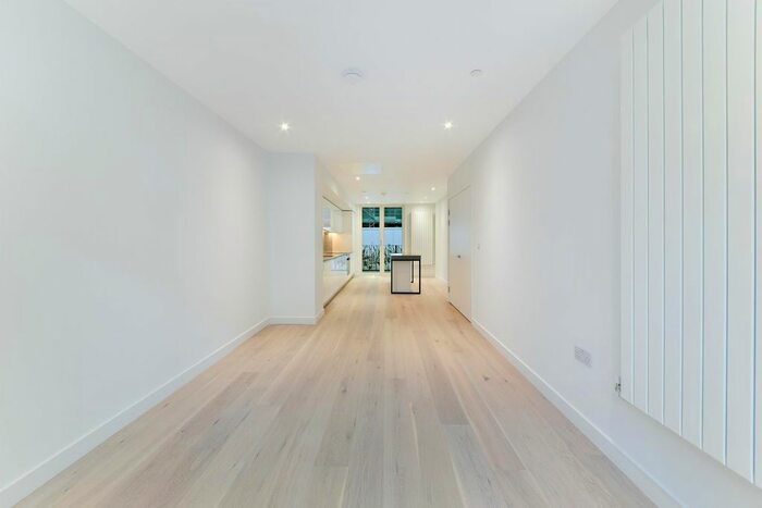 4 Bedroom Town House To Rent In Cable Street, Royal Wharf, London, E16