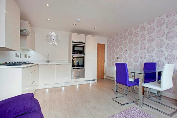 2 Bedroom Flat To Rent In St. Leonards Road, Windsor, SL4