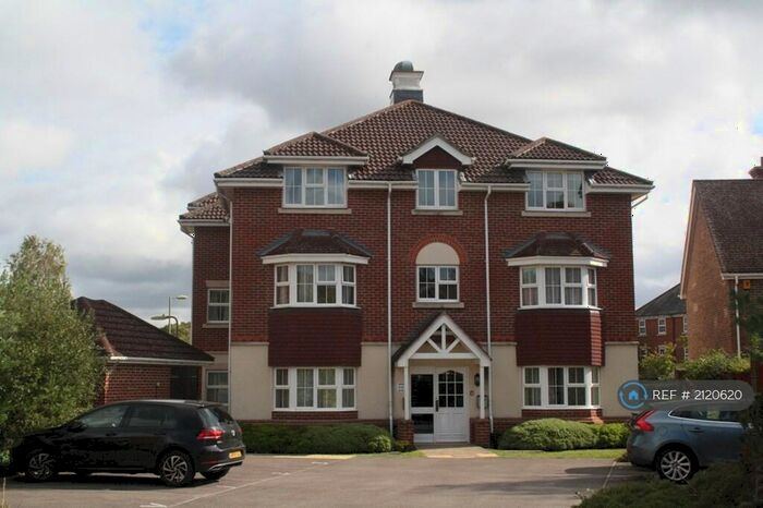 2 Bedroom Flat To Rent In Maudit House, Fleet, GU51