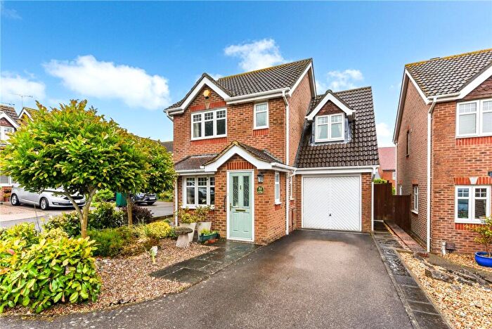 3 Bedroom Property For Sale In Peacock Close, Chichester, PO19