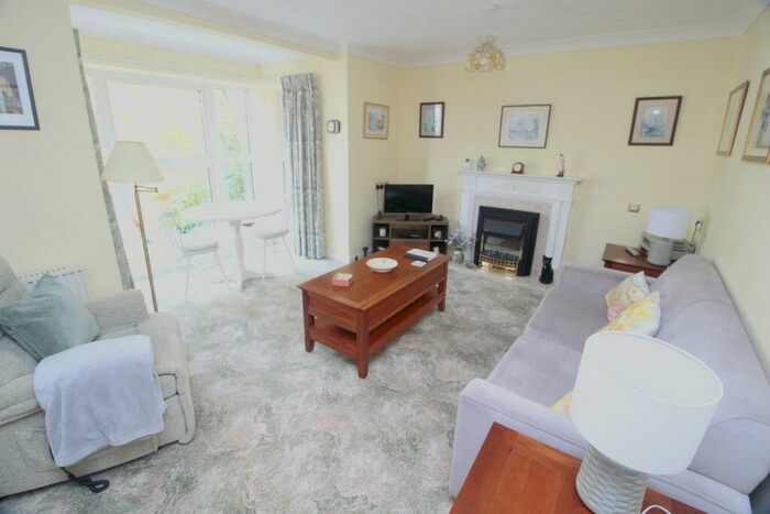 2 Bedroom Retirement Property For Sale In Harrison Close, Hitchin, SG4
