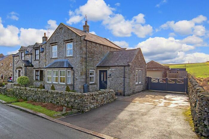 3 Bedroom Semi-Detached House For Sale In The Pinfold, Wigglesworth, Skipton BD23