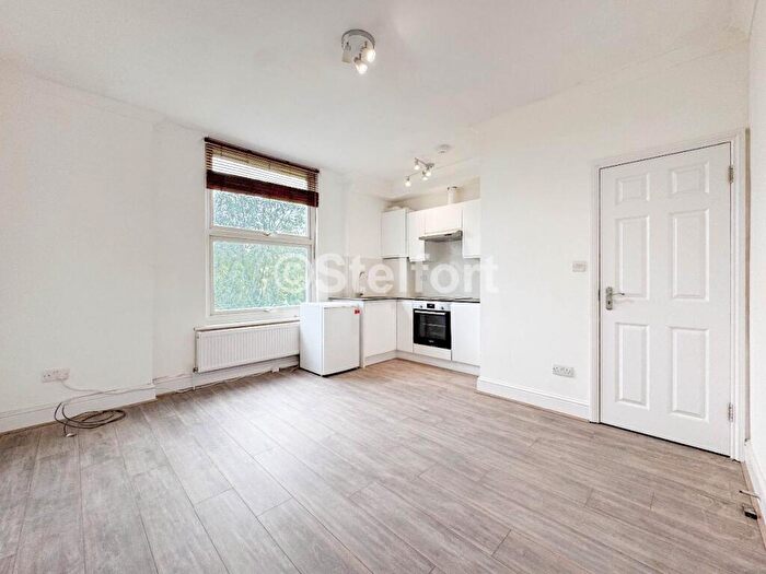 1 Bedroom Flat To Rent In Camden Road, London, N7