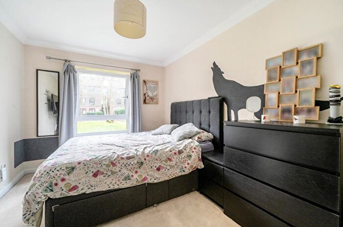 2 Bedroom Flat For Sale In Dawsmere Close, Camberley, GU15