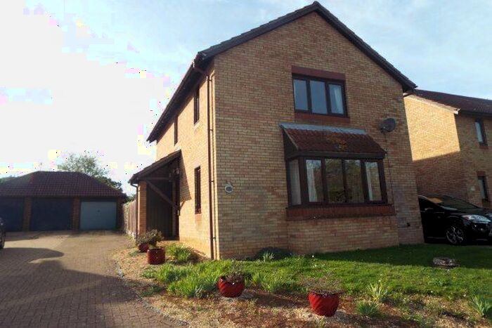 3 Bedroom Property To Rent In Ingleside Drive, Stevenage, SG1