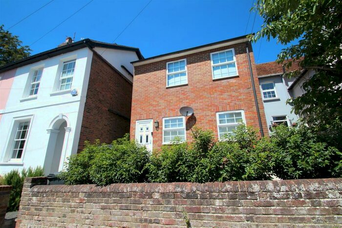 2 Bedroom Maisonette To Rent In George Street, Hemel Hempstead, HP2