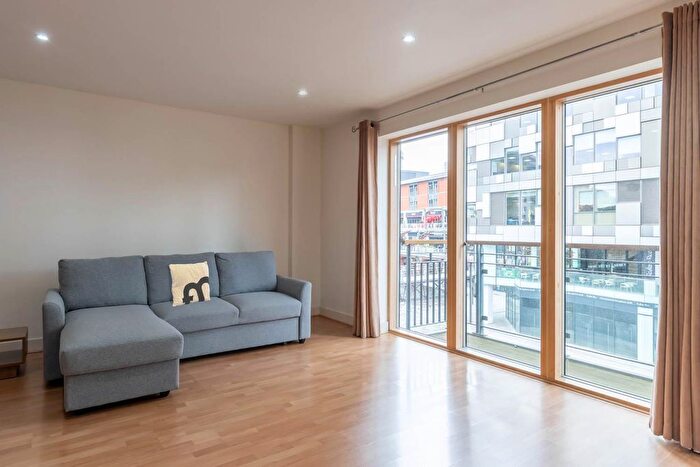 1 Bedroom Flat To Rent In Canal Wharf, Waterfront Walk, B1