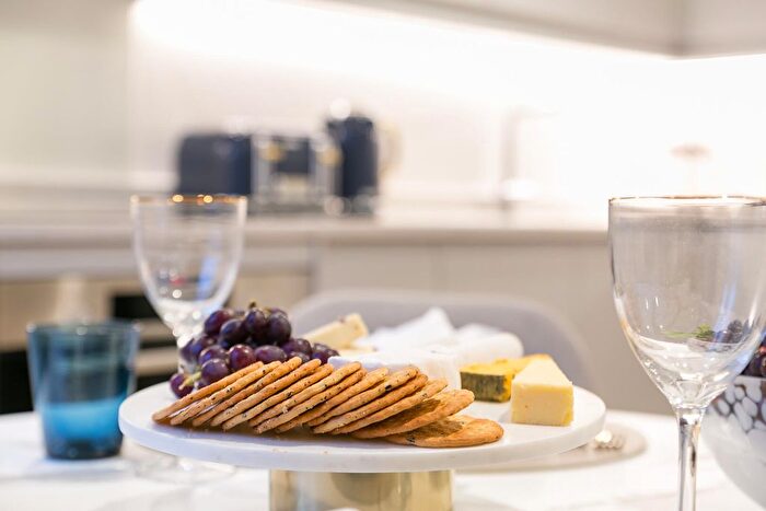 1 Bedroom Flat To Rent In Long Acre, London, WC2E