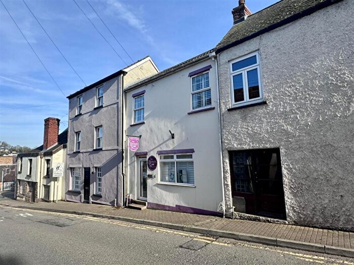 2 Bedroom Flat To Rent In Middle Street, Chepstow, NP16