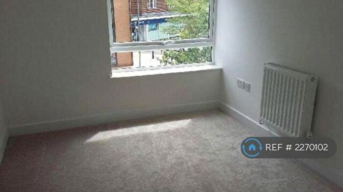 1 Bedroom Flat To Rent In Stroud House, Hook, RG27