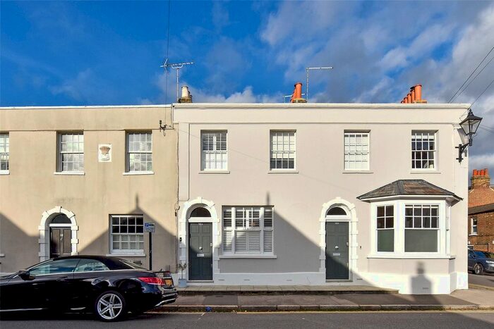 2 Bedroom Terraced House To Rent In Grove Road, Windsor, Berkshire, SL4