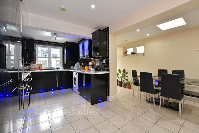 5 Bedroom End Of Terrace House For Sale In Calderon Road, Leytonstone, E11