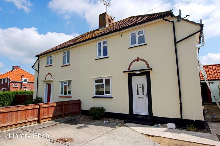 3 Bedroom Semi-Detached House To Rent In Bradfield Avenue, Hadleigh, IP7