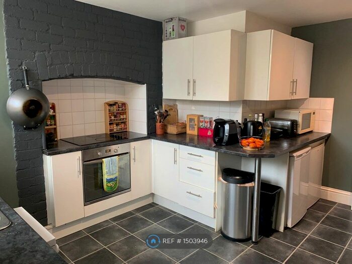 2 Bedroom Flat To Rent In Cowlishaw Road, Sheffield, S11