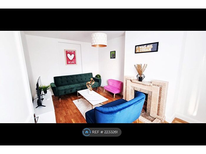 5 Bedroom End Of Terrace House To Rent In The Burroughs, London, NW4