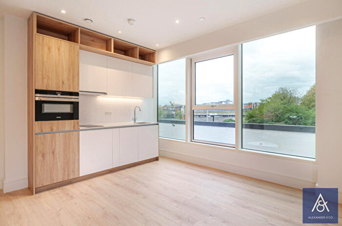 1 Bedroom Flat To Rent In Virginia House, Walton Street, HP21