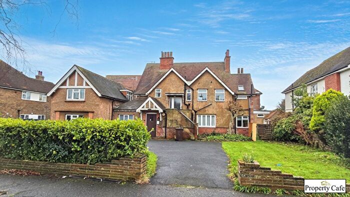 2 Bedroom Flat For Sale In Cooden Drive, Bexhill On Sea, TN39